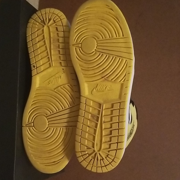 Air Jordan 1 Mid SE - Picture 3 of 6